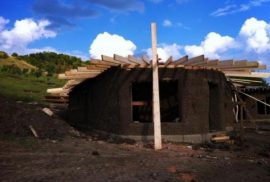 Sat eco in Buzau cu casute din lut