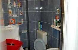 Vanzare apartament cu 3 camere, decomandat, zona OMV