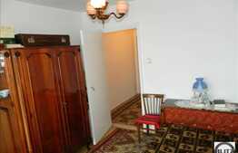 Vanzare apartament cu 3 camere, decomandat, zona OMV