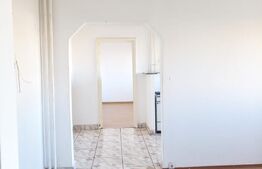 Apartament de 3 camere decomandate, luminos, zona Primaverii