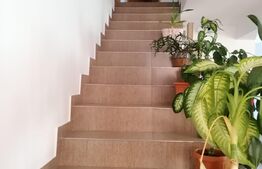 Apartament unicat, 5 camere, 2 bai, scara interioara, zona Teilor