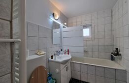 Apartament de 3 camere decomandate, etaj intermediar, parcare, pret negociabil