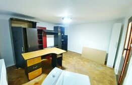 Garsoniera 28 mp, imobil de tip casa, zona Bucuresti