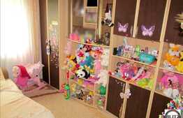 Apartament 4 camere, decomandat! Loc parcare si 2 boxe la subsol, zona Kaufland