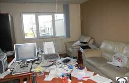 Vanzare 3 camere, zona Spitalului de Recuperare, loc parcare, boxa la subsol