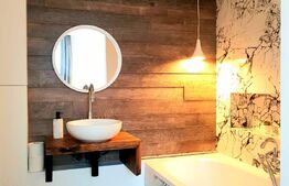 Apartament lux 3 camere, 2 bai, etaj 1, parcare, zona Terra