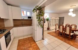 Casa de 3 camere, 90 mp, parcare, zona Piata 14 Iulie