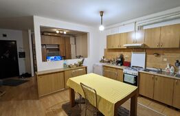 Apartament 2 camere, etaj intermediar, logie si parcare, zona Auchan