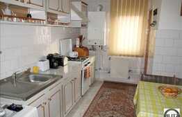 Vanzare 4 camere, 80 mp utili, decomandat, zona P-ta Zorilor, cu boxa si parcare