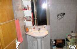 Vanzare 4 camere, 80 mp utili, decomandat, zona P-ta Zorilor, cu boxa si parcare