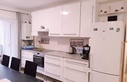 Apartament 3 camere, 2 bai 65 mp,etaj intermediar, parcare, zona Terra