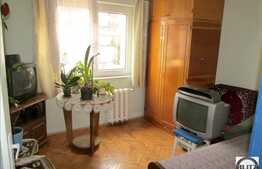 Apartament de vanzare, 4 camere, etaj intermediar, zona Piata Zorilor