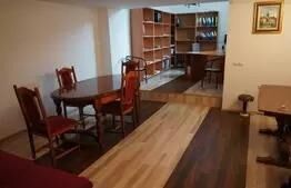 Casa de 520 mp, curte privata, locuri de parcare, zona Centrala