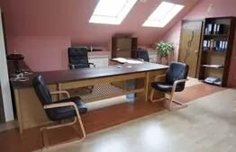 Casa de 520 mp, curte privata, locuri de parcare, zona Centrala