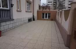 Casa de 520 mp, curte privata, locuri de parcare, zona Centrala