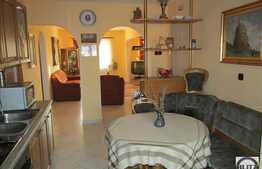 Vanzare 3 camere, 82 mp, 2 balcoane, garaj, loc parcare, boxa, zona linistita!