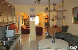 Vanzare 3 camere, 82 mp, 2 balcoane, garaj, loc parcare, boxa, zona linistita!