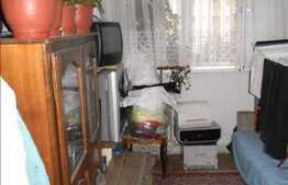 Apartament 3 camere, semidecomandat, 54 mp, boxe la subsol, zona Aleea Retezat