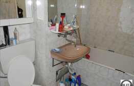 Apartament 3 camere, semidecomandat, 54 mp, boxe la subsol, zona Aleea Retezat