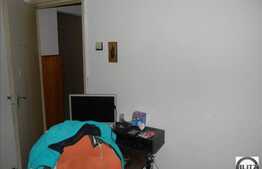 Apartament 3 camere, semidecomandat, 54 mp, boxe la subsol, zona Aleea Retezat