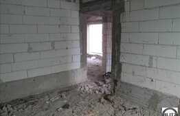 Mansarda inalta, 2 camere 58 mp utili plus doua balcoane, semifinisat