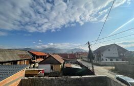 Casa P+E+M, 227mp utili cu spatiu comercial, centru Rasnov