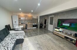 Casa P+E+M, 227mp utili cu spatiu comercial, centru Rasnov