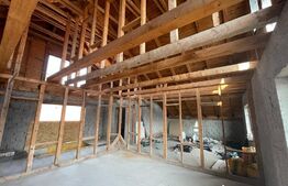 Casa P+E+M, 227mp utili cu spatiu comercial, centru Rasnov