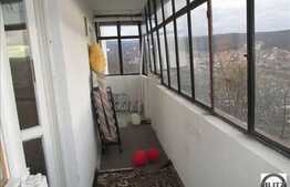 Vanzare 2 camere, 56 mp utili, decomandat, etaj intermediar, partial mobilat.