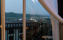 Apartament de lux, 2 camere, parcare, zona Vivo