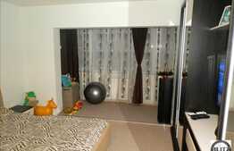 Vanzare apartament 1 camera 38 mp, zona UMF, cu parcare