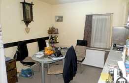 Vanzare apartament 1 camera 38 mp, zona UMF, cu parcare