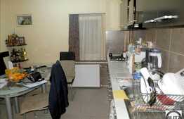 Vanzare apartament 1 camera 38 mp, zona UMF, cu parcare