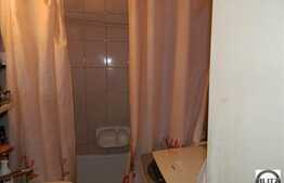 Garsoniera, 28 mp utili, semidecomandat, boxa la subsol, zona strazii Parang