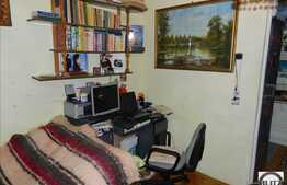 Garsoniera, 28 mp utili, semidecomandat, boxa la subsol, zona strazii Parang