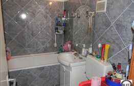 Apartament de vanzare, 3 camere, decomandat, zona starazii Parang!