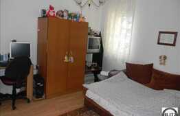 Apartament de vanzare, 3 camere, decomandat, zona starazii Parang!