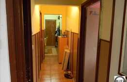 Apartament de vanzare, 3 camere, decomandat, zona starazii Parang!