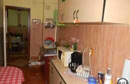 Apartament de vanzare, 3 camere, decomandat, zona starazii Parang!