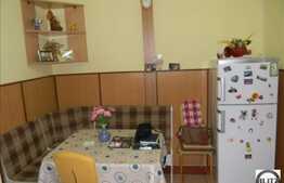 Apartament de vanzare, 3 camere, decomandat, zona starazii Parang!