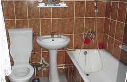 Vanzare 3 camere decomandate, 63 mp utili, balcon, finisat clasic, zona Pasteur!