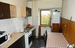 Apartament cu 3 camere de vanzare, 65 mp, decomandat, cu garaj, zona Kaufland