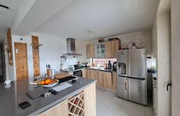 Casa 4 camere, 2 bai, 100 mp, teren 500 mp, zona Vivo