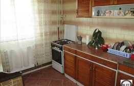 Apartament de vanzare, 4 camere, etaj intermediar, zona strazii Bucuresti!