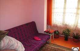 Apartament de vanzare, 4 camere, etaj intermediar, zona strazii Bucuresti!