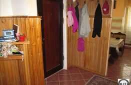 Apartament de vanzare, 4 camere, etaj intermediar, zona strazii Bucuresti!