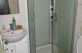 Apartament de vanzare, 4 camere, etaj intermediar, zona strazii Bucuresti!