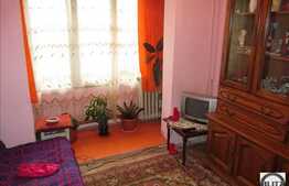 Apartament de vanzare, 4 camere, etaj intermediar, zona strazii Bucuresti!