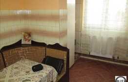 Apartament de vanzare, 4 camere, etaj intermediar, zona strazii Bucuresti!