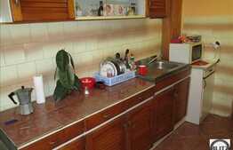 Apartament de vanzare, 4 camere, etaj intermediar, zona strazii Bucuresti!